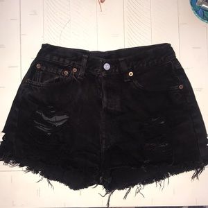 ACEEPTING OFFERS Levi vintage shorts🤍